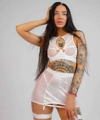 Привлекательная и ненасытная красотка приглашает в гости мужчину для ярких и страстных встреч. Гарантирую абсолютную конфиденциальность и уважение. Позволь себе быть счастливым! 694, 23 года