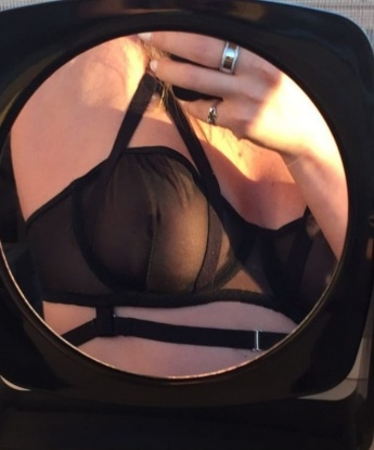 Искушенная фея с аппетитной фигурой готова погрузить тебя в океан наслаждения и удовольствия. Не упусти шанс окунуться в мир страсти в моих объятиях! 1180, 28 лет