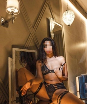 У меня горячее тело и ласковые руки, которые смогут доставить тебе незабываемое удовольствие. Мои услуги включают классический секс, оральные ласки, эротический массаж и многое другое. Я умею слушать и понимать мужские желания, поэтому обещаю, что наша встреча будет полна страсти и наслаждения. У меня много положительных отзывов от довольных клиентов, которые остаются довольными каждый раз. Живу в Москве и готова приехать к тебе в любое время. Познакомимся поближе? 😉🔥🌹 4242, 30 лет