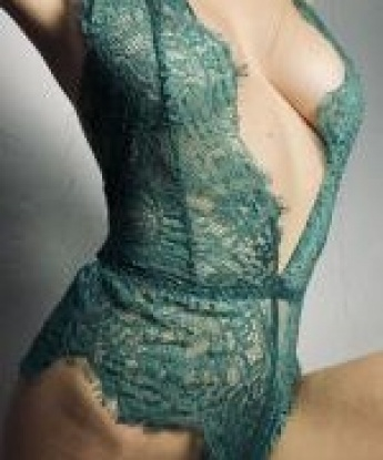 Я приглашаю вас в мир наслаждения и релаксации. В моих услугах вы найдете все, что нужно для экстаза и релаксации: классический массаж, эротический массаж, стриптиз, наручники и многое другое. Забудьте о повседневной суете, окунитесь с головой в мир удовольствий вместе со мной. Мои фото абсолютно реальные – они говорят сами за себя. Москва – мой дом, и я с удовольствием приглашаю вас ко мне. Убедитесь сами, что я доставлю вам незабываемые моменты радости и страсти. 💋 7459, 38 лет