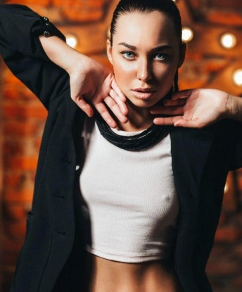 Я знаю, как сделать тебя счастливым и расслабленным. Мои услуги включают классический и эротический массаж, глубокий минет, секс в различных позах, стриптиз и многое другое. У меня есть фото, чтобы ты мог увидеть, как я выгляжу. Я уже имею положительные отзывы от своих клиентов, которые отмечают мою красоту, нежность и профессионализм. Я живу в Москве и готова встретиться с тобой в уютной атмосфере моей квартиры или приехать к тебе. Доверься мне и открой для себя новые грани блаженства. 💋🔥 9838, 24 года