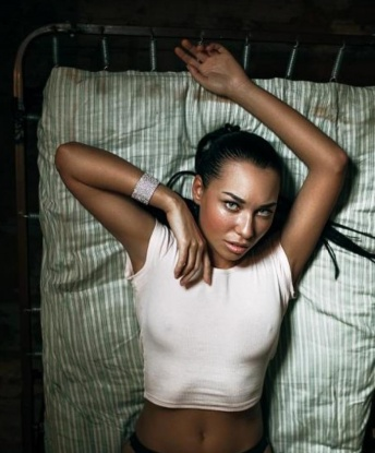 Я знаю, как сделать тебя счастливым и расслабленным. Мои услуги включают классический и эротический массаж, глубокий минет, секс в различных позах, стриптиз и многое другое. У меня есть фото, чтобы ты мог увидеть, как я выгляжу. Я уже имею положительные отзывы от своих клиентов, которые отмечают мою красоту, нежность и профессионализм. Я живу в Москве и готова встретиться с тобой в уютной атмосфере моей квартиры или приехать к тебе. Доверься мне и открой для себя новые грани блаженства. 💋🔥 9838, 24 года